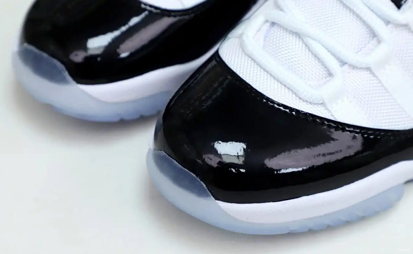 JORDAN RETRO CONCORD LOW AIR 11 0425